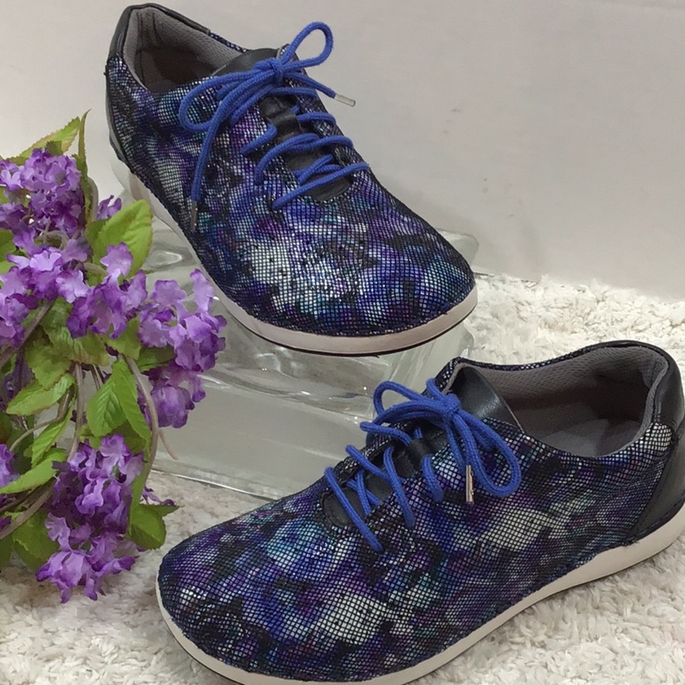 Alegria mermaid leather low top sneaker